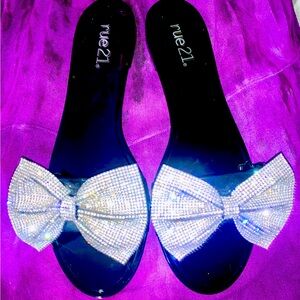 Ladies rue21 slide on sandals size 6 with crystals never worn